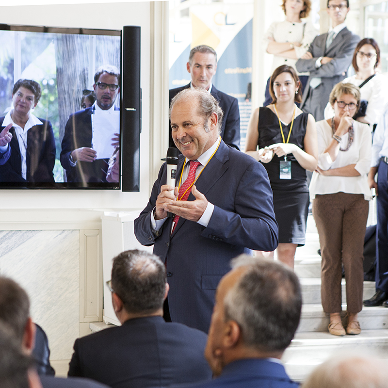 Partecipante interviene a un evento organizzato da Valore D.